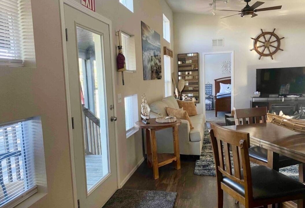 Photo of Livingroom in Brookings