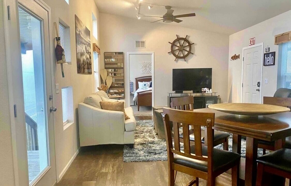 Photo of Livingroom in Brookings