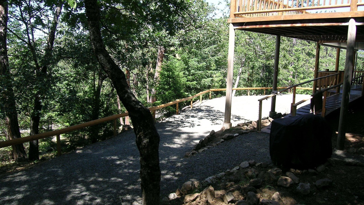 Photo of Outdoor in Ashland