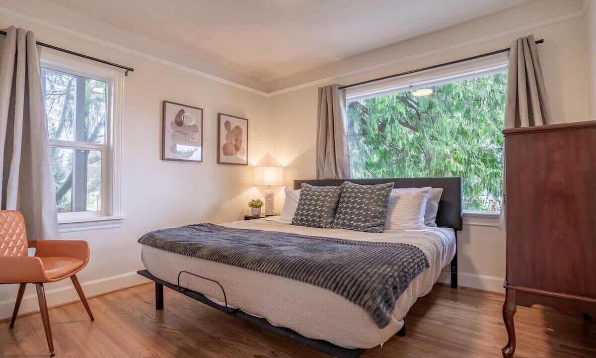 Photo of Bedroom in Burien