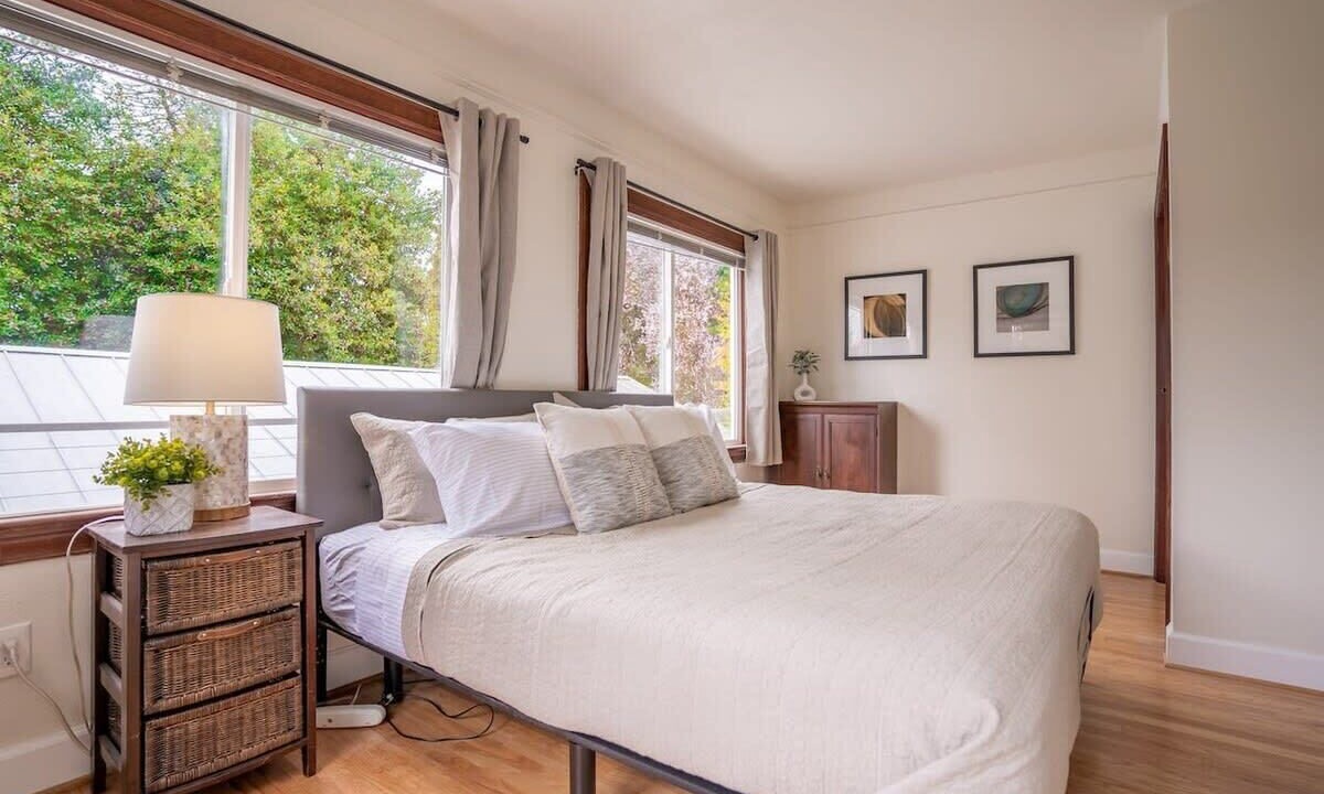 Photo of Bedroom in Burien