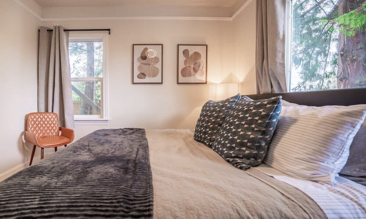 Photo of Bedroom in Burien