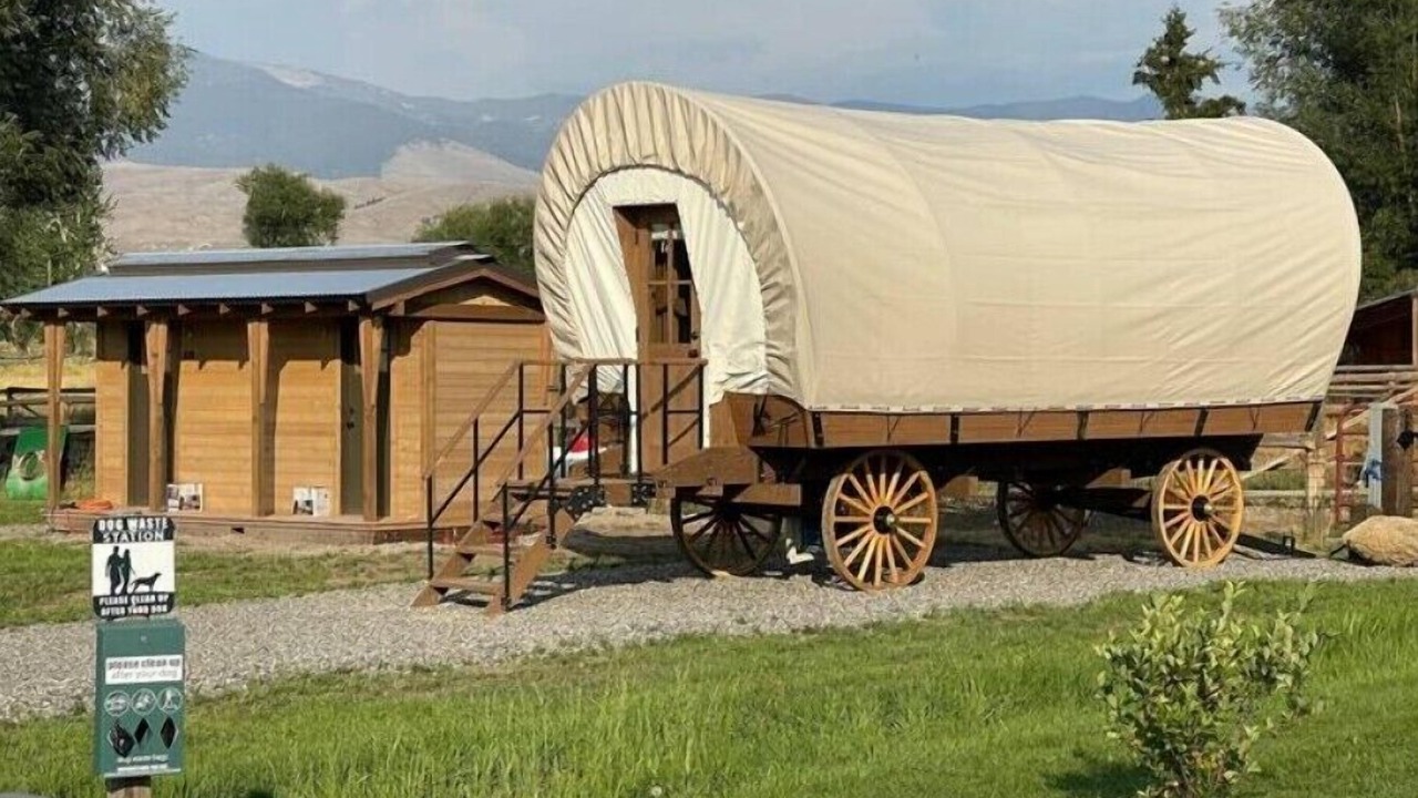 Photo of Outdoor in Salmon