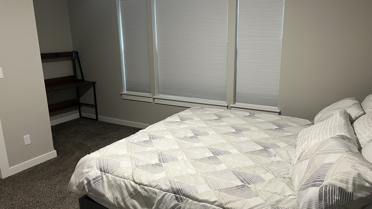 Photo of Bedroom in Roseburg