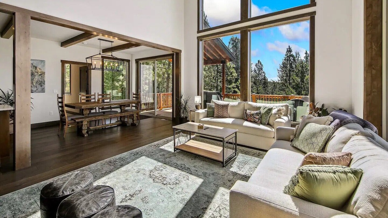Photo of Livingroom in Cle Elum