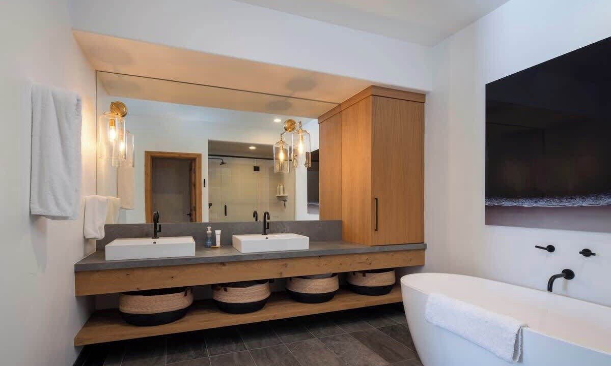 Photo of Bathroom in Elkhorn Village