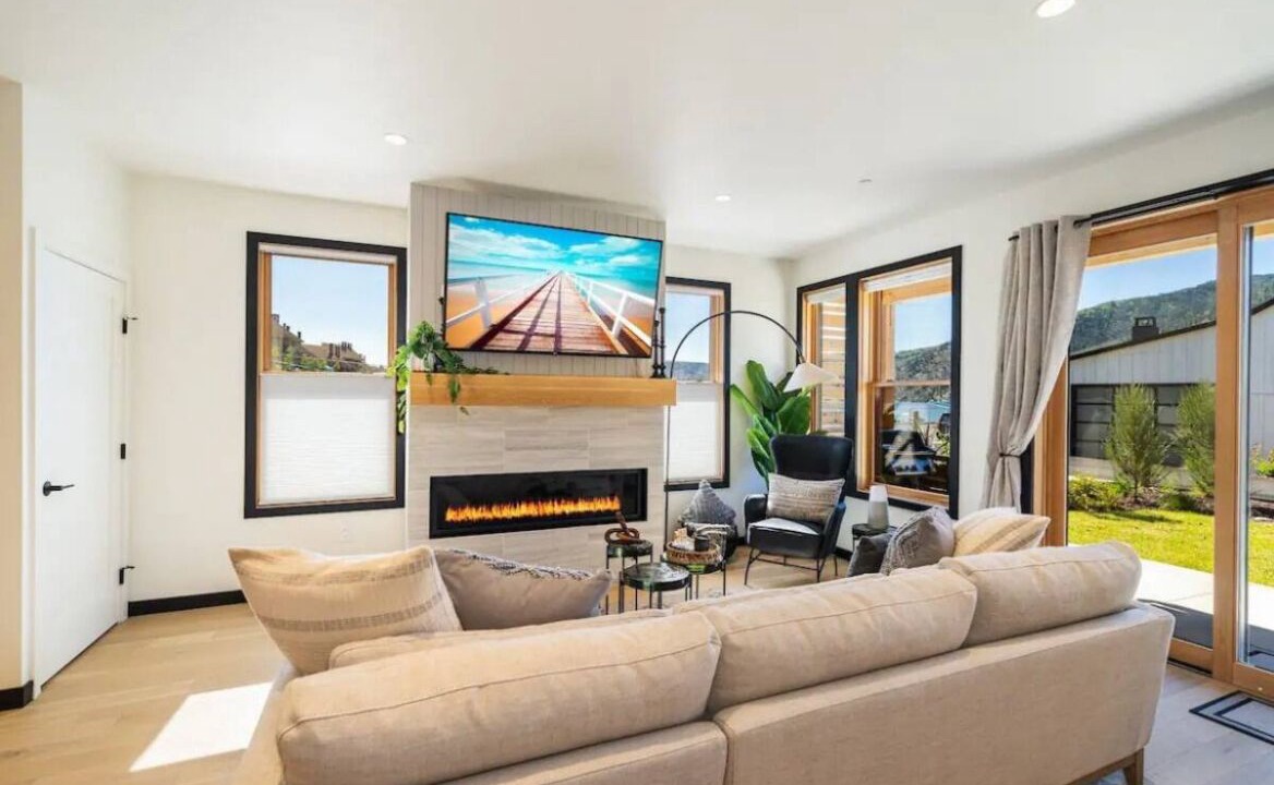 Photo of Livingroom in Wapato Point
