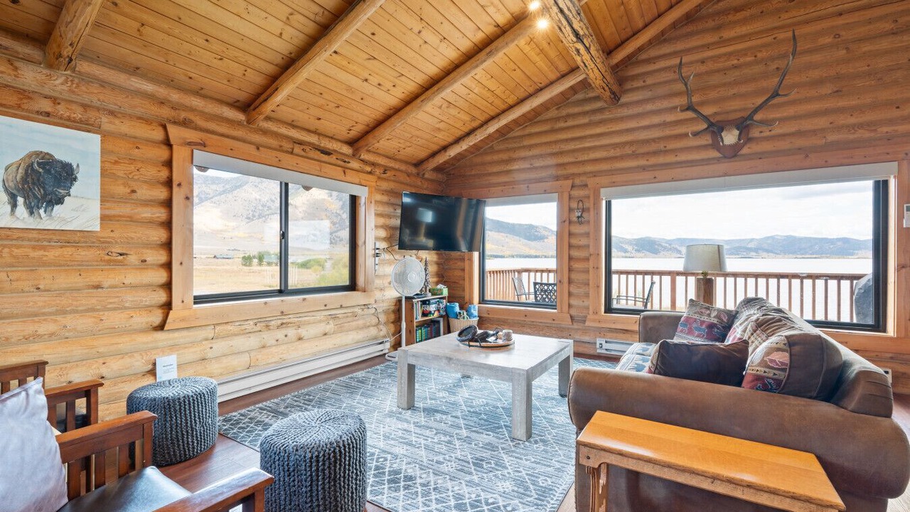 Photo of Livingroom in Island Park