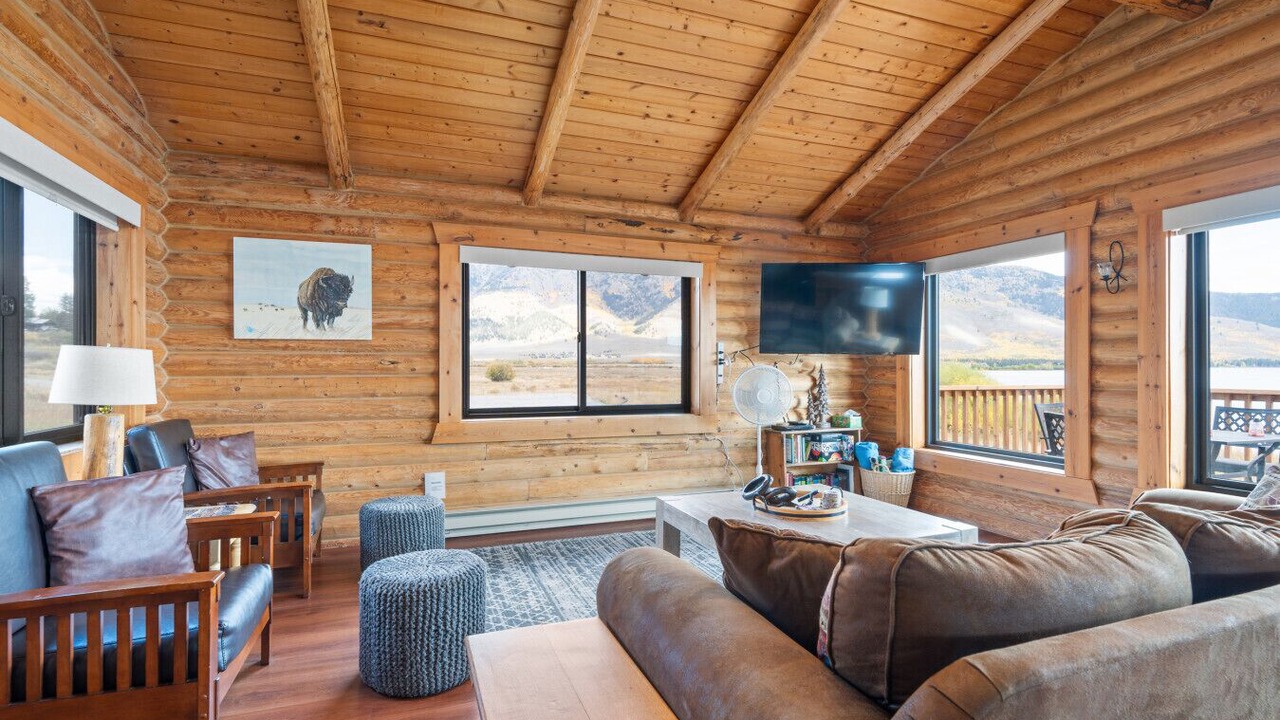 Photo of Livingroom in Island Park