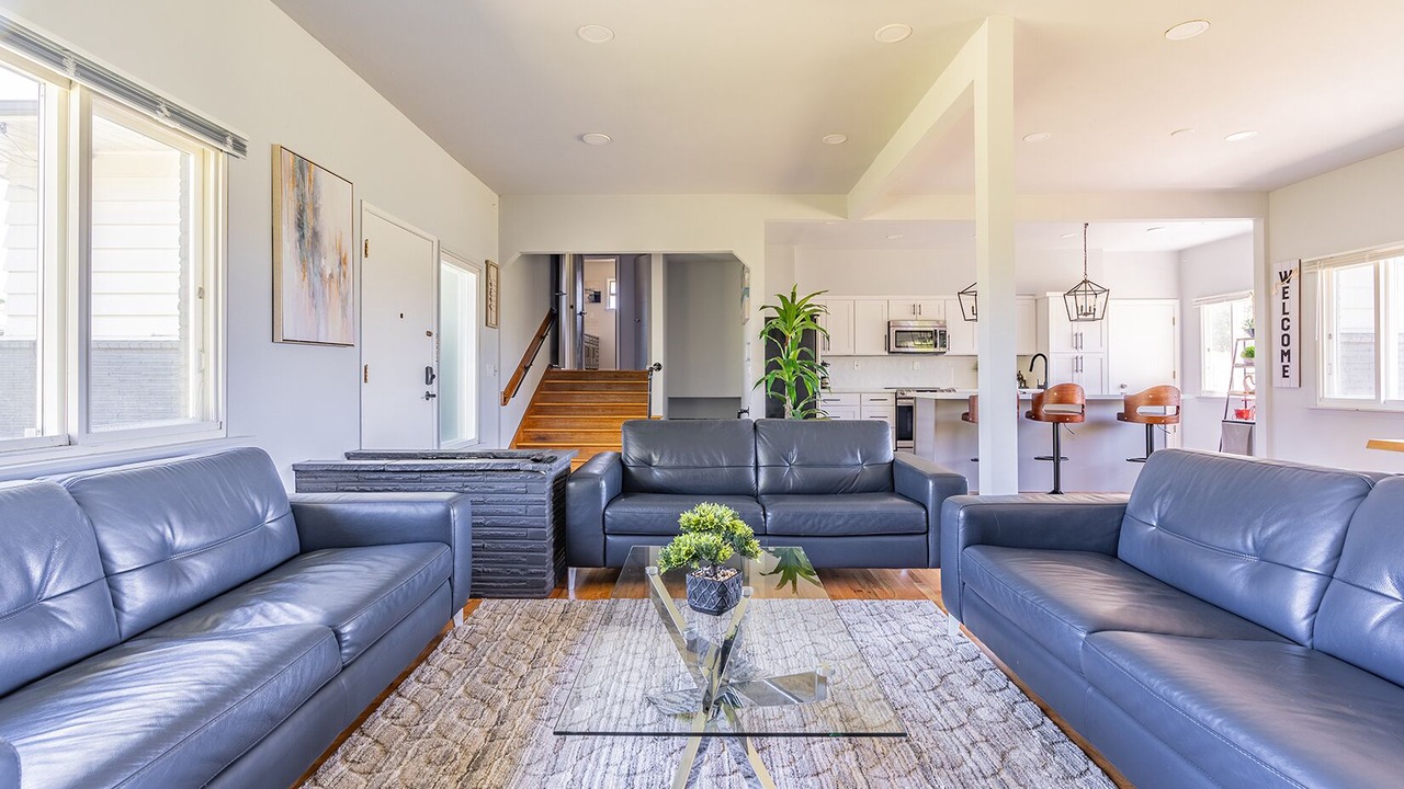 Photo of Livingroom in SeaTac