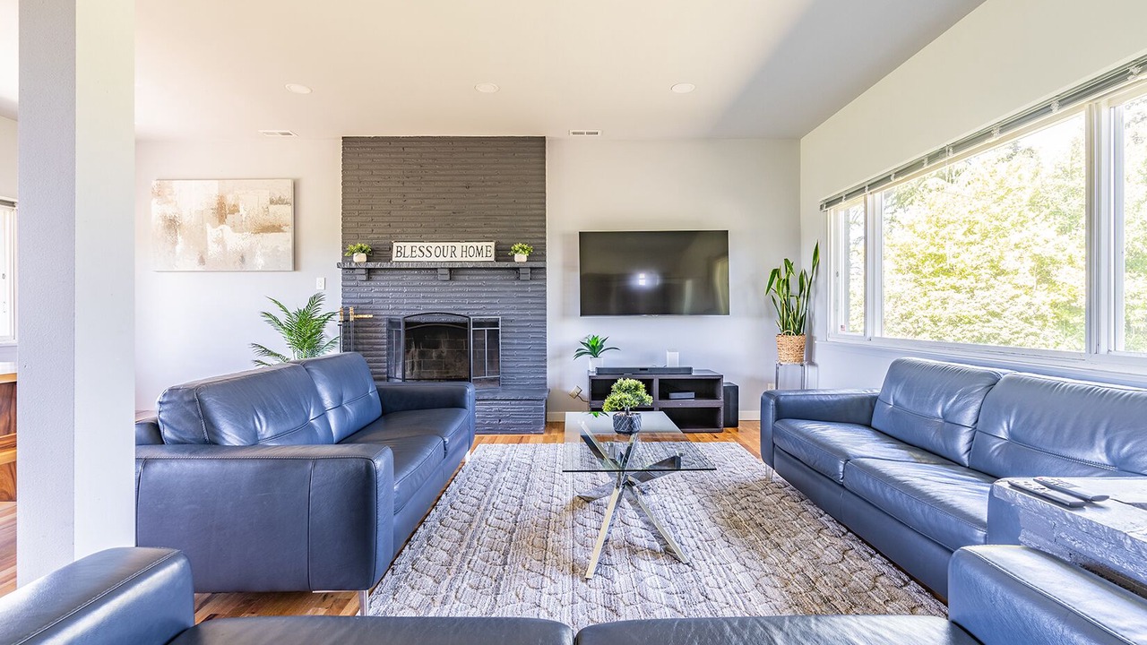Photo of Livingroom in SeaTac