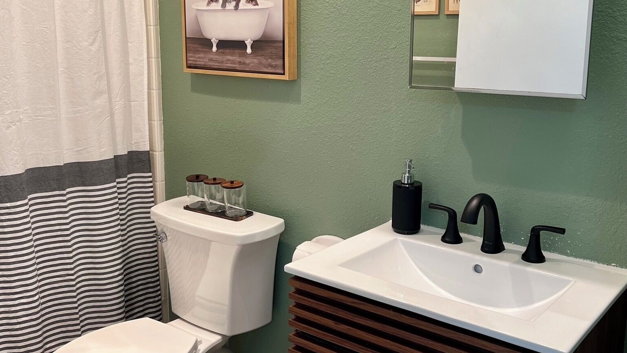 Photo of Bathroom in Eatonville