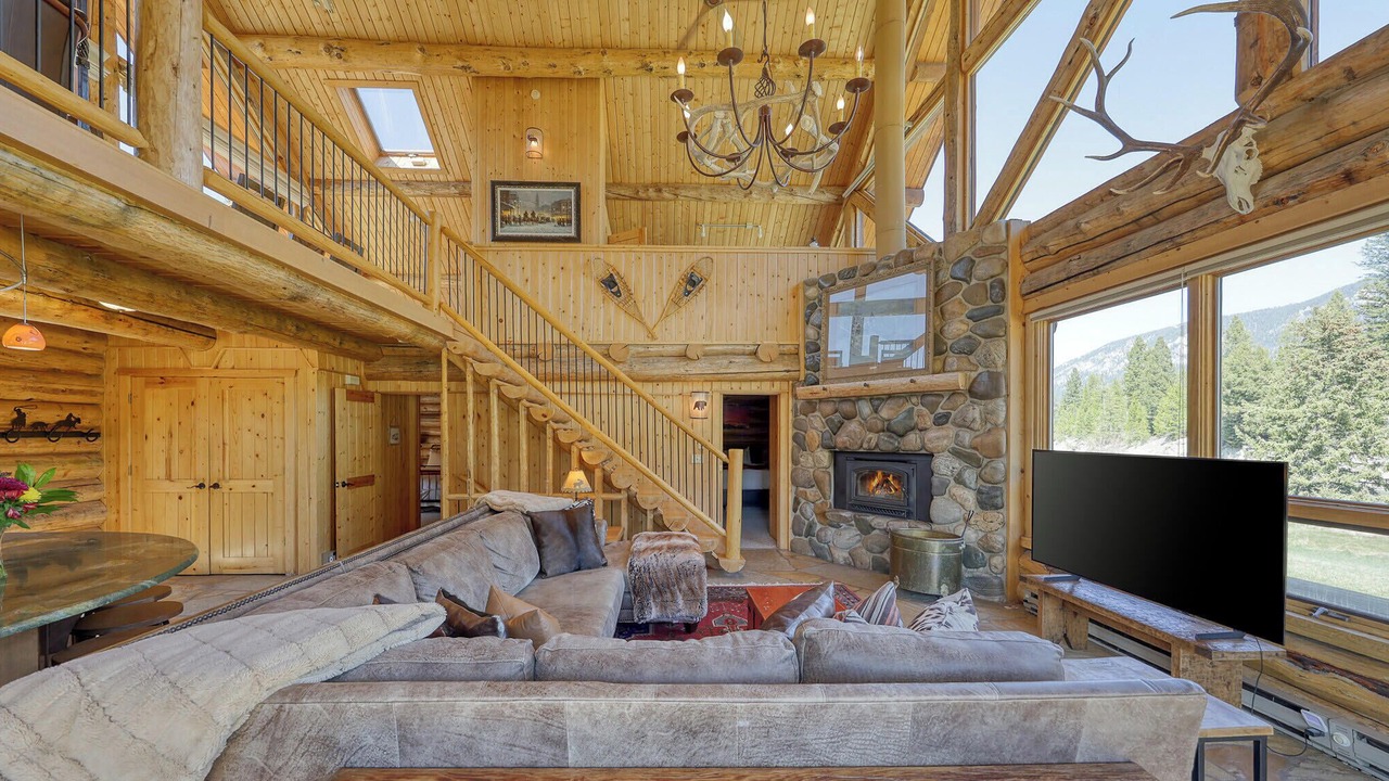 Photo of Livingroom in Gallatin Gateway