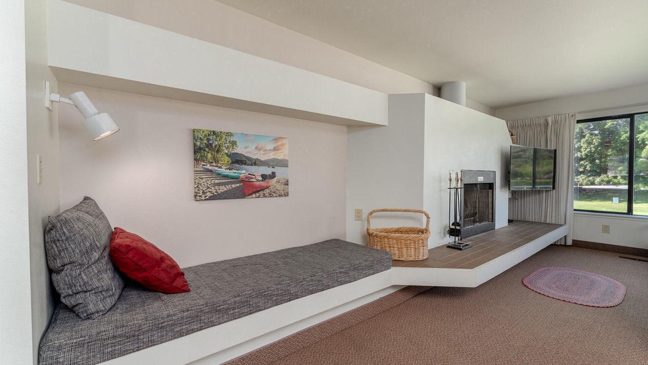 Photo of Livingroom in Wapato Point