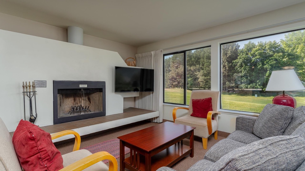 Photo of Livingroom in Wapato Point
