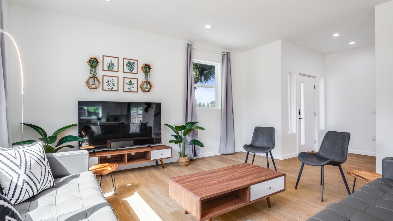 Photo of Livingroom in Rainier View