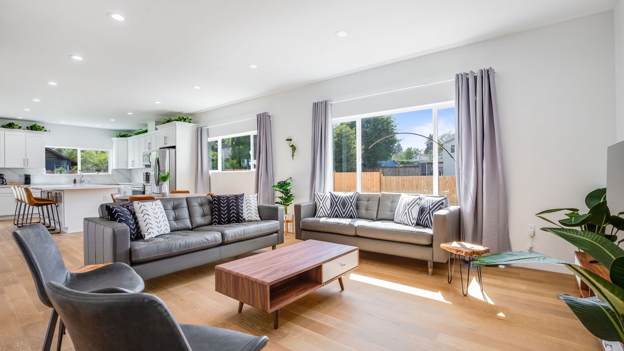 Photo of Livingroom in Rainier View
