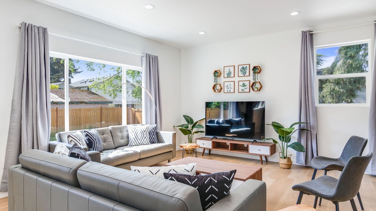 Photo of Livingroom in Rainier View