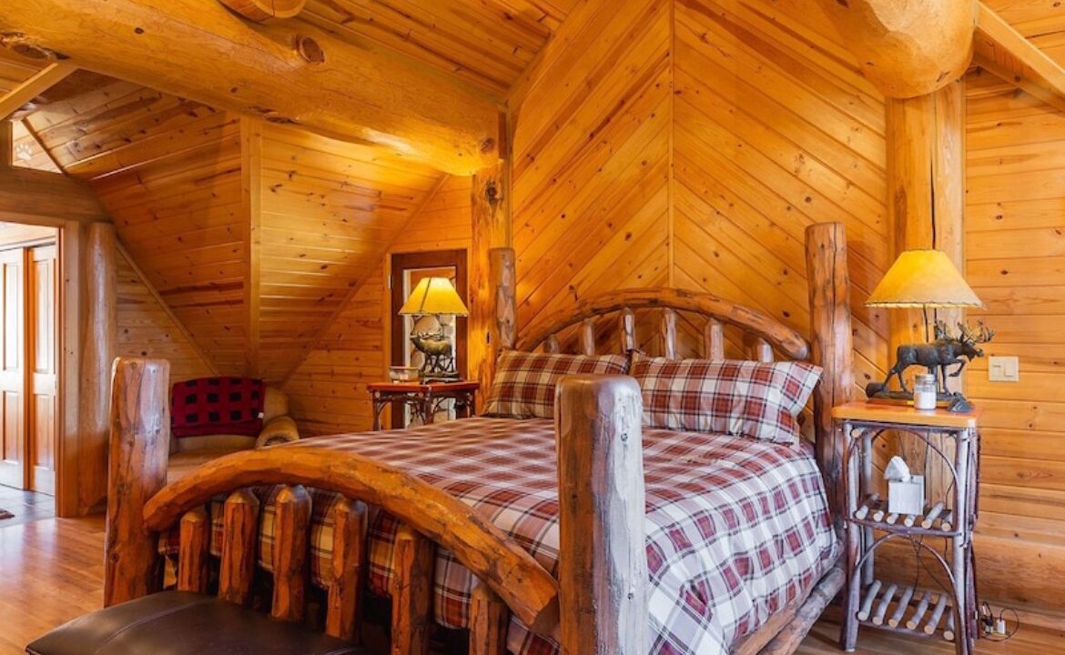 Photo of Bedroom in Garden Valley