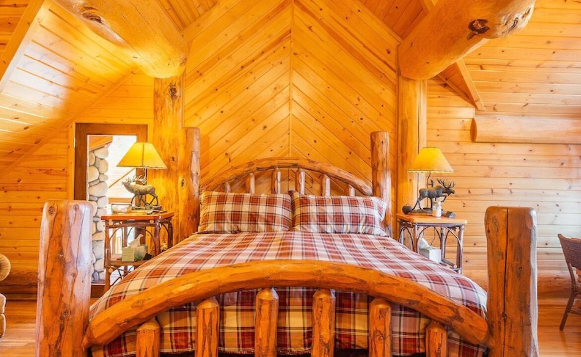 Photo of Bedroom in Garden Valley