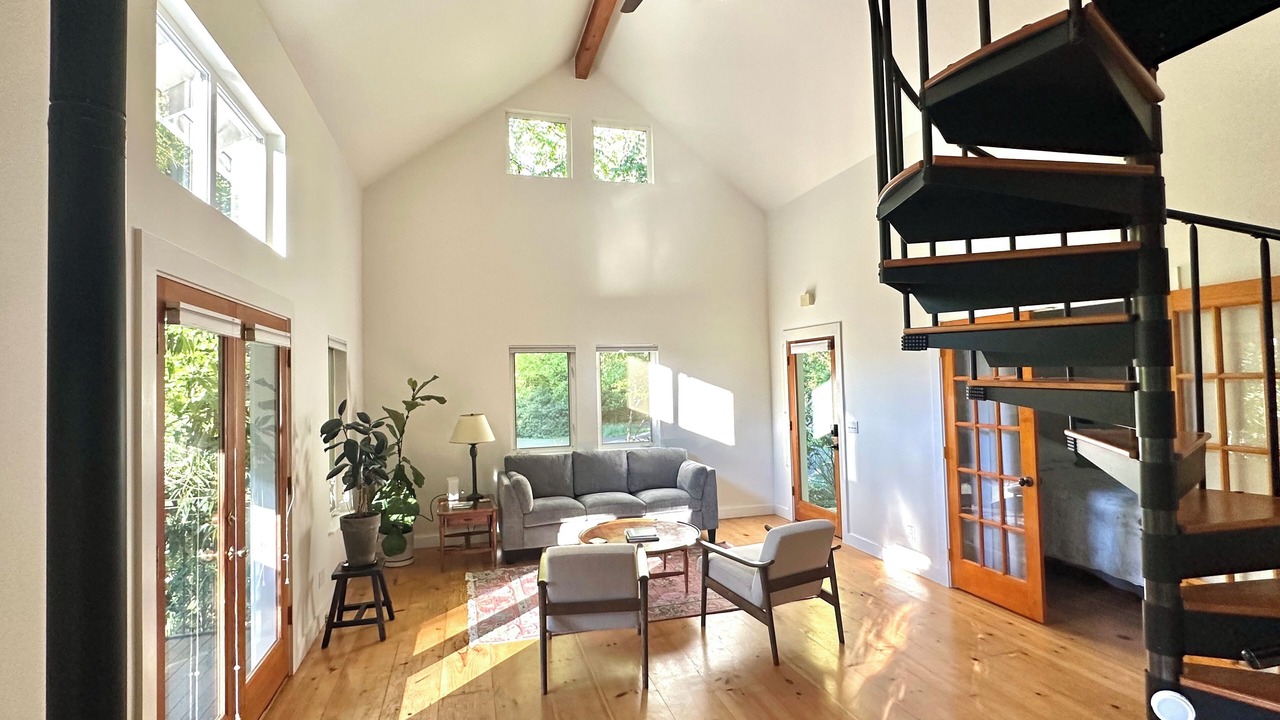 Photo of Livingroom in Rollingbay