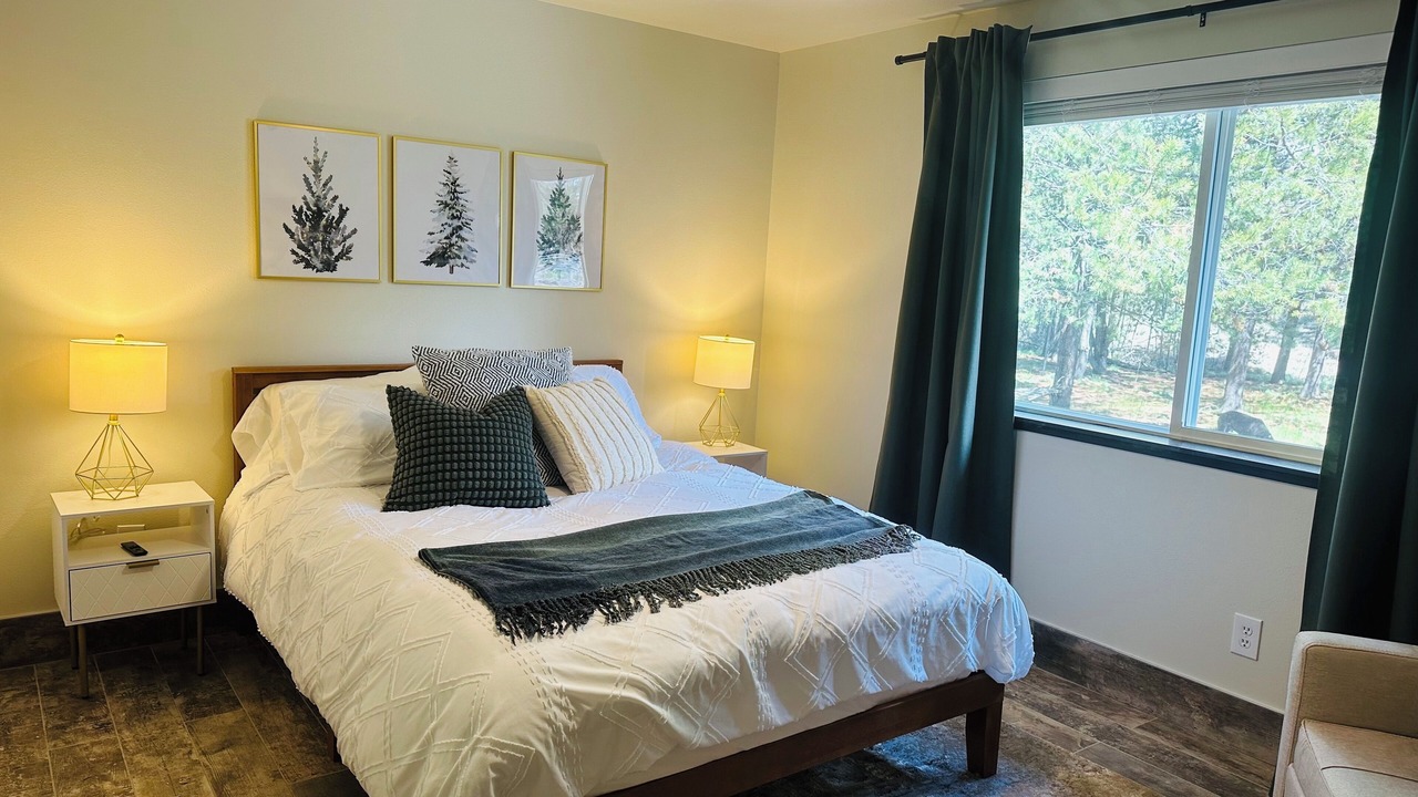 Photo of Bedroom in Oregon Water Wonderland