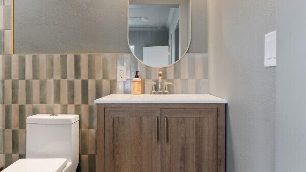 Photo of Bathroom in Garden City