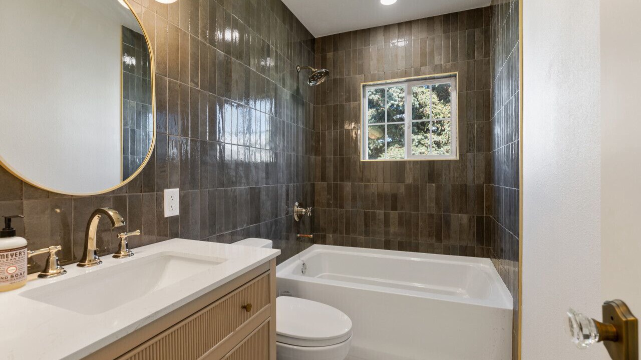 Photo of Bathroom in Garden City