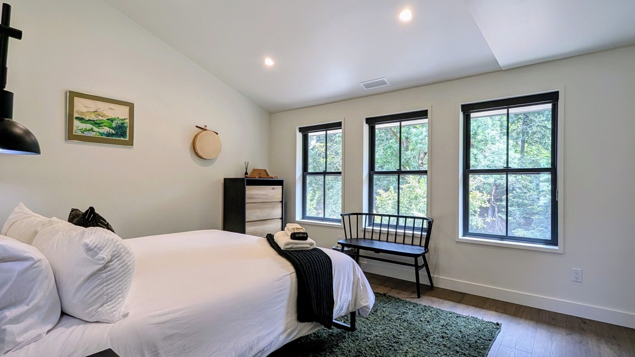 Photo of Bedroom in Newberg