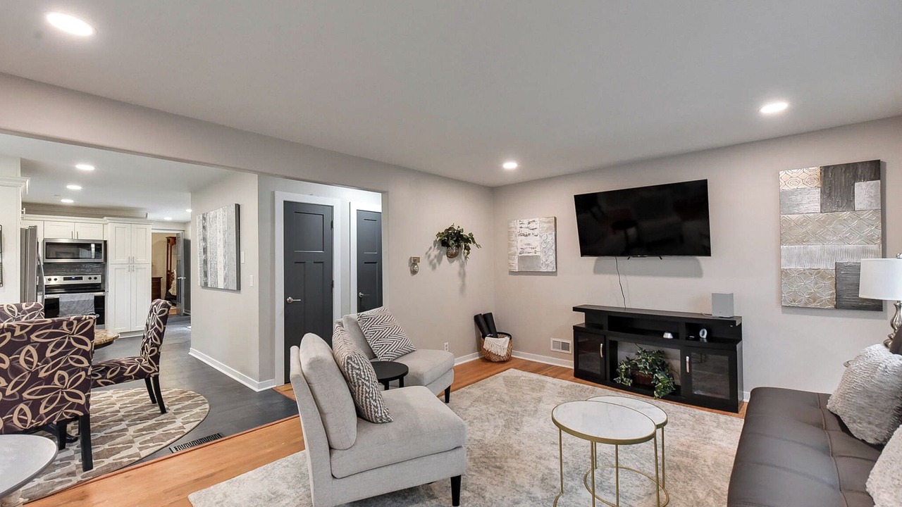 Photo of Livingroom in Aksarben - Elmwood Park
