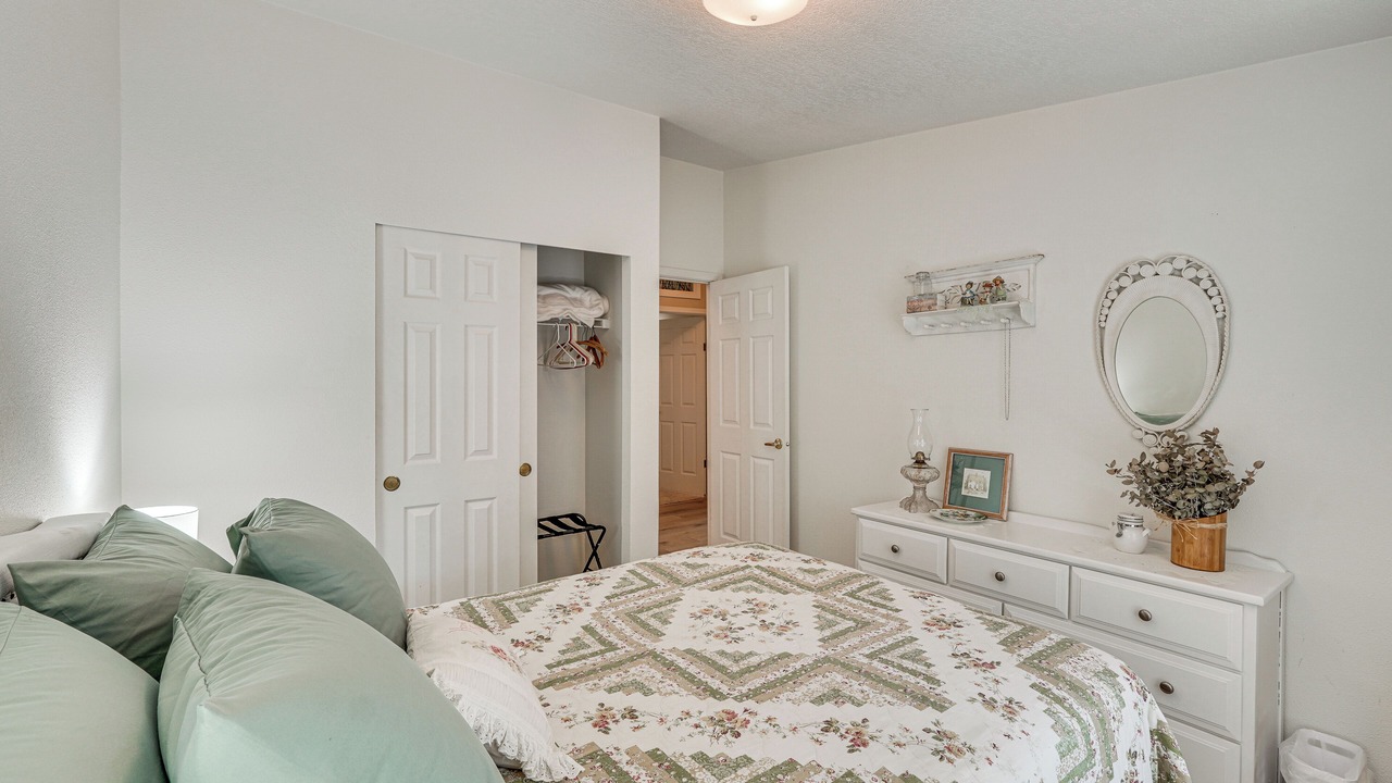 Photo of Bedroom in Shady Cove