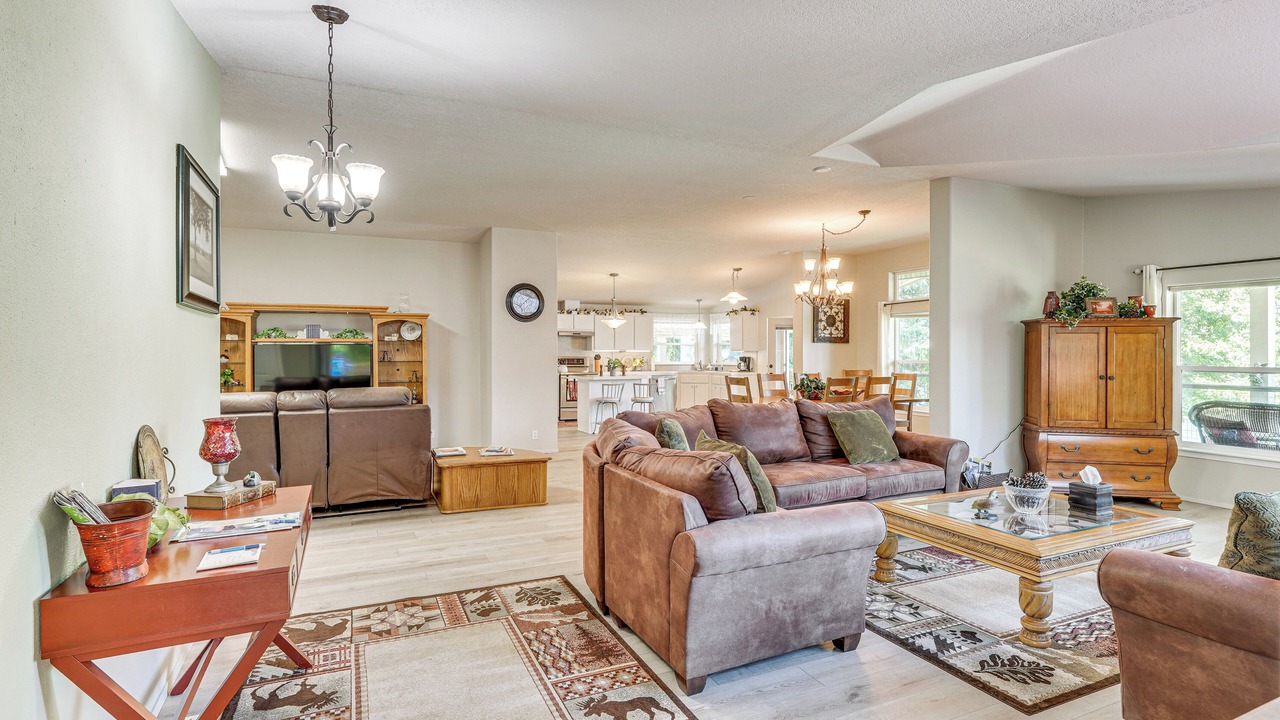 Photo of Livingroom in Shady Cove