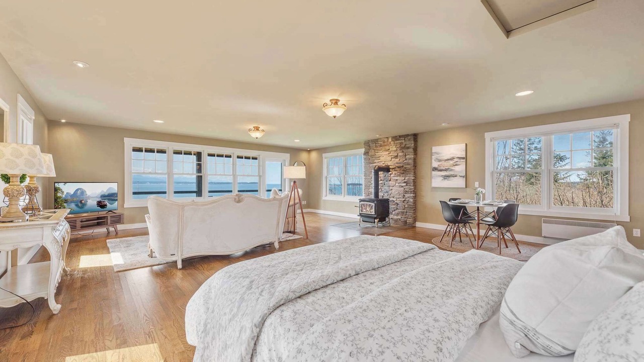 Photo of Bedroom in Coupeville