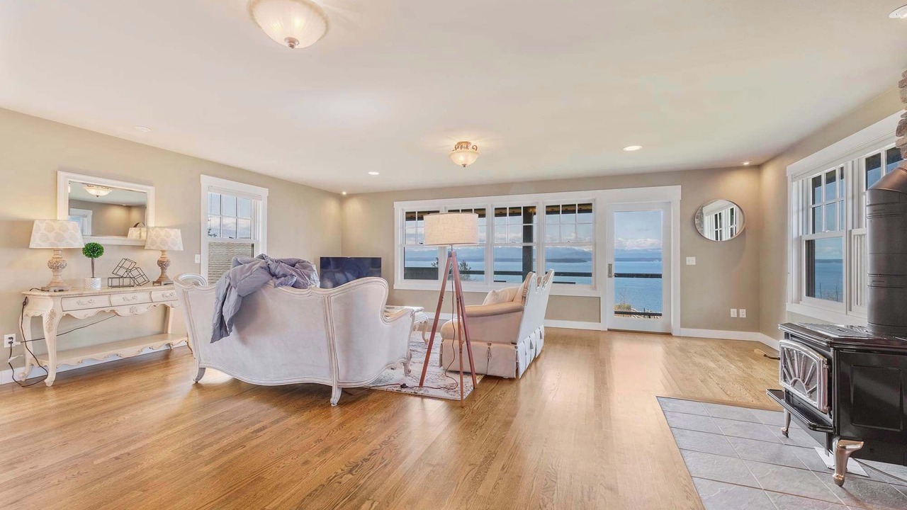 Photo of Livingroom in Coupeville