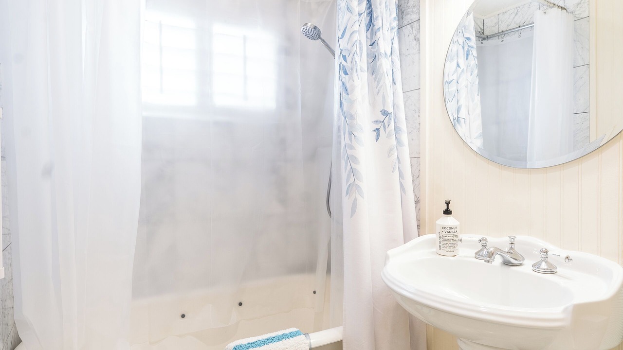 Photo of Bathroom in Sisters