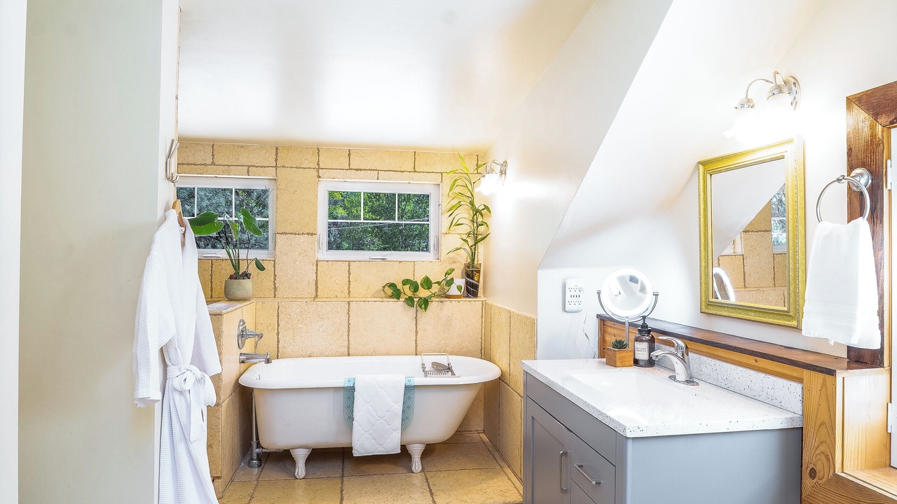 Photo of Bathroom in Sisters
