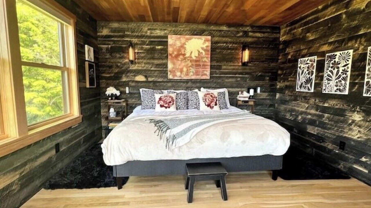 Photo of Bedroom in Eatonville