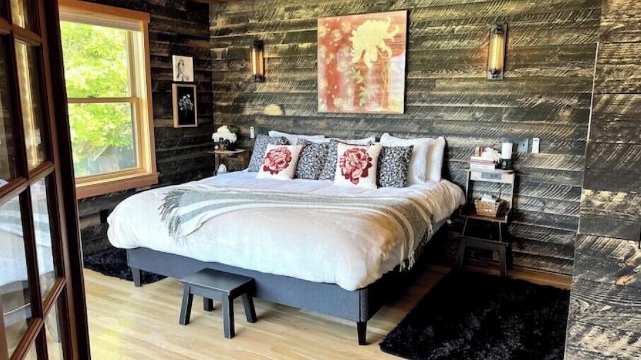 Photo of Bedroom in Eatonville