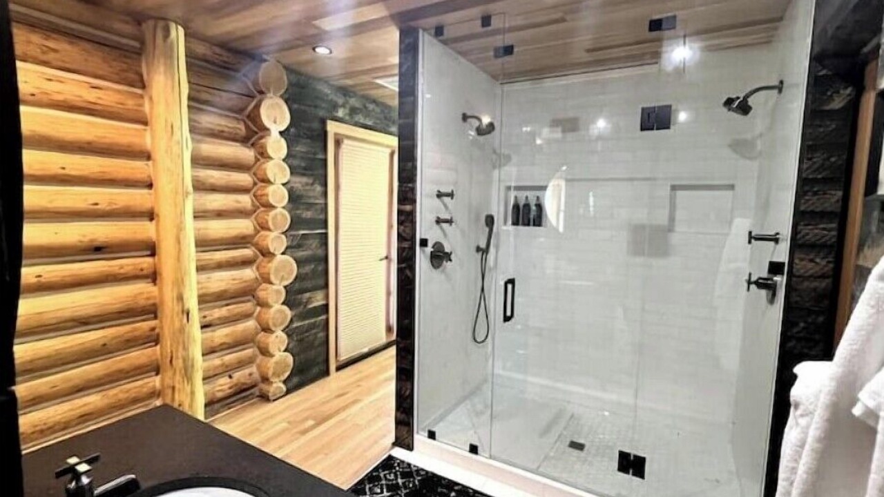 Photo of Bathroom in Eatonville