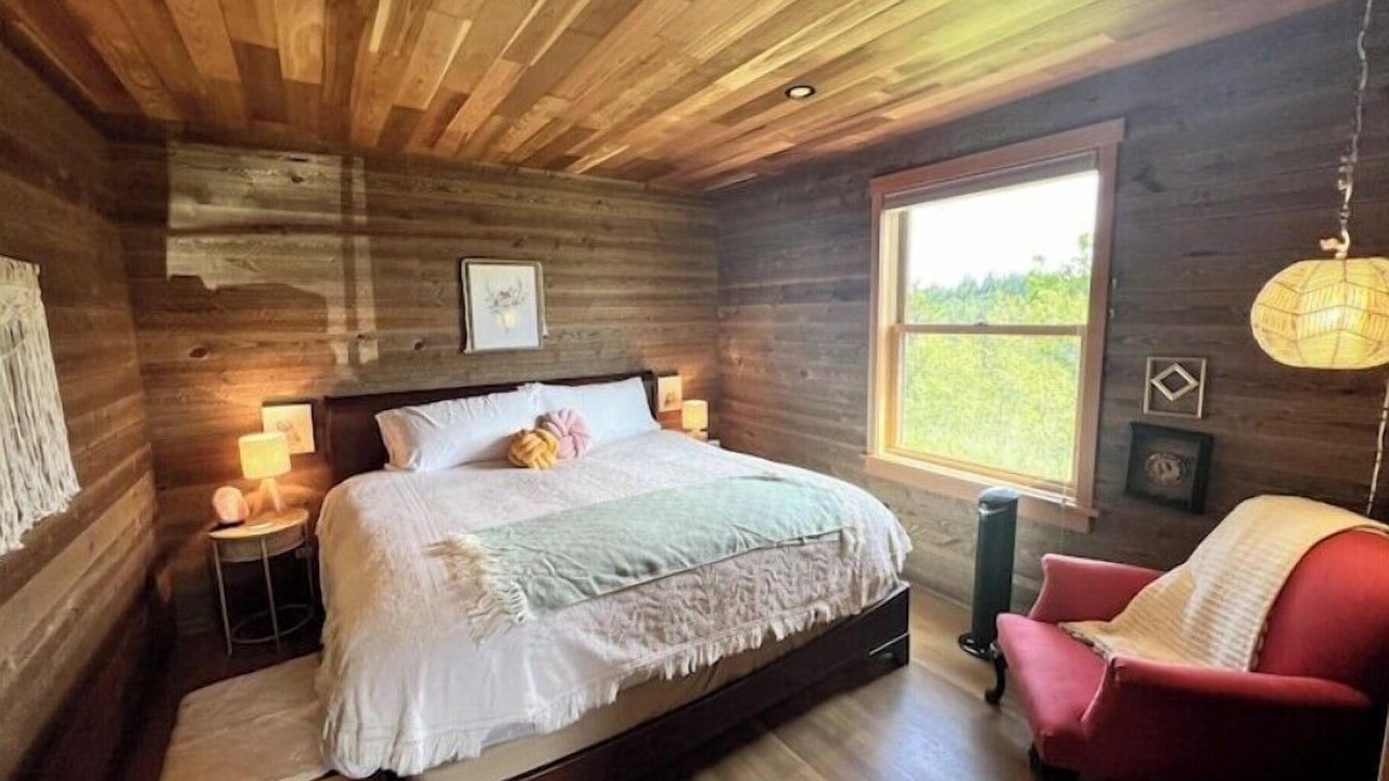 Photo of Bedroom in Eatonville