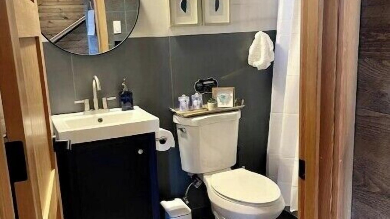 Photo of Bathroom in Eatonville