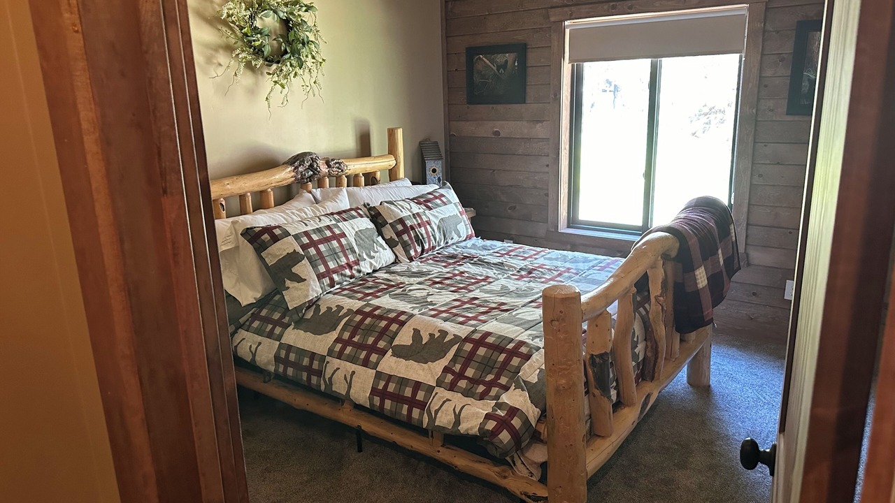 Photo of Bedroom in Island Park