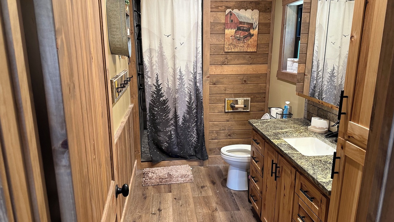 Photo of Bathroom in Island Park