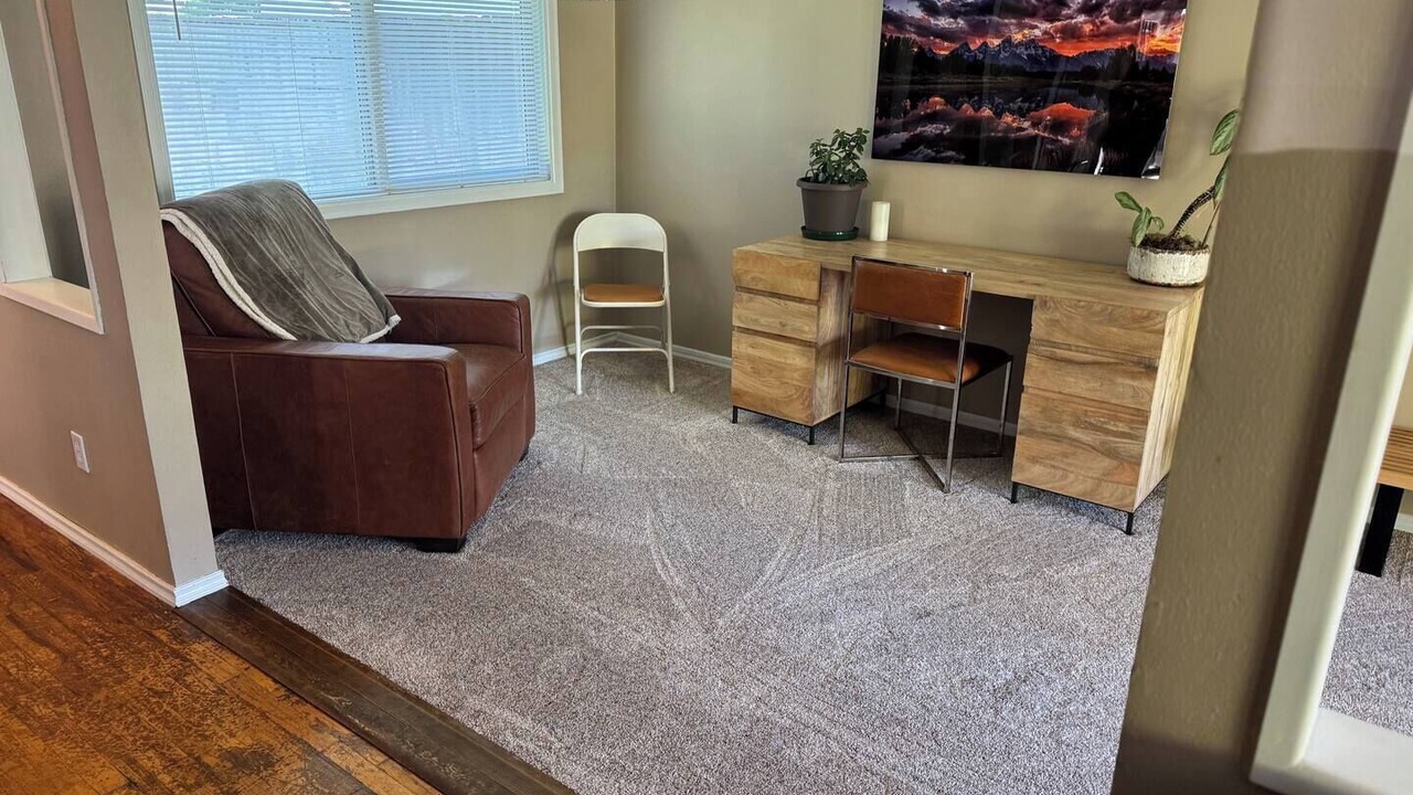 Photo of Livingroom in Oakridge