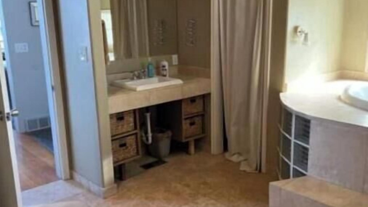 Photo of Bathroom in Garden City