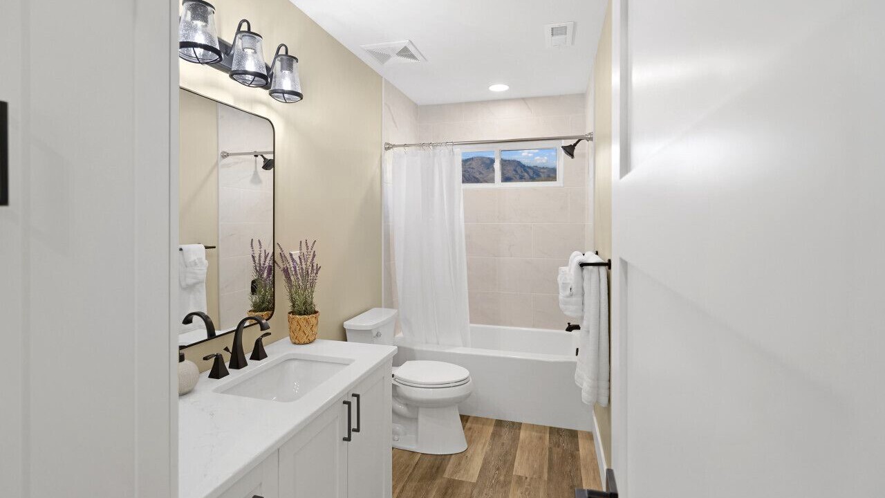 Photo of Bathroom in Oroville