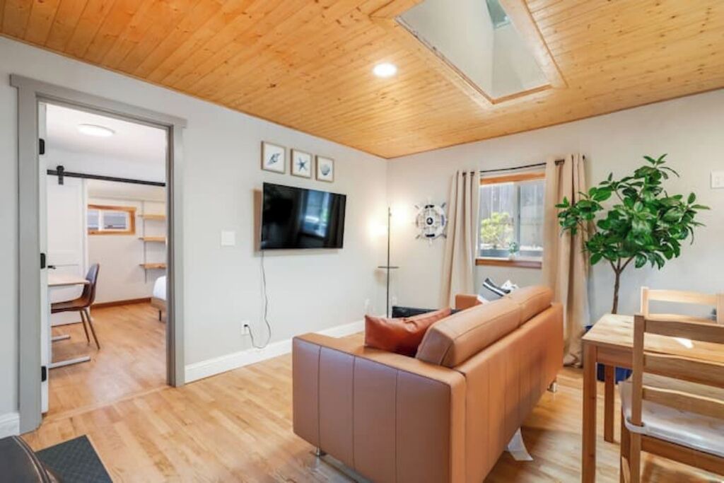 Photo of Livingroom in Lawton Park
