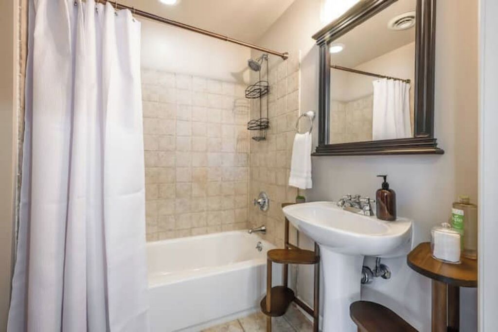 Photo of Bathroom in Southeast Magnolia