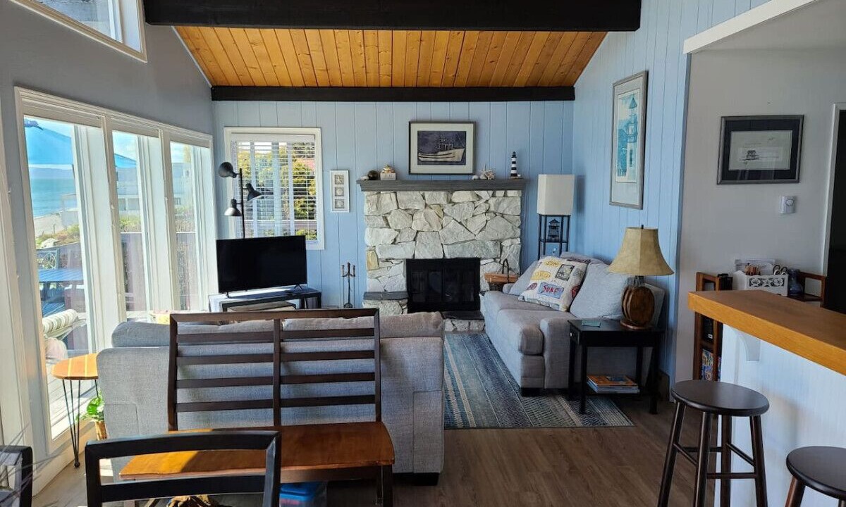 Photo of Livingroom in Point Roberts