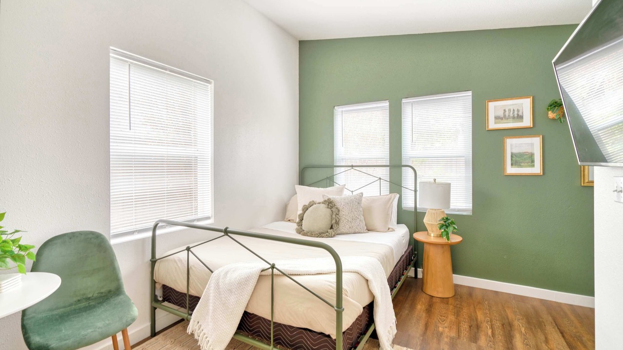 Photo of Bedroom in Sullivan's Gulch